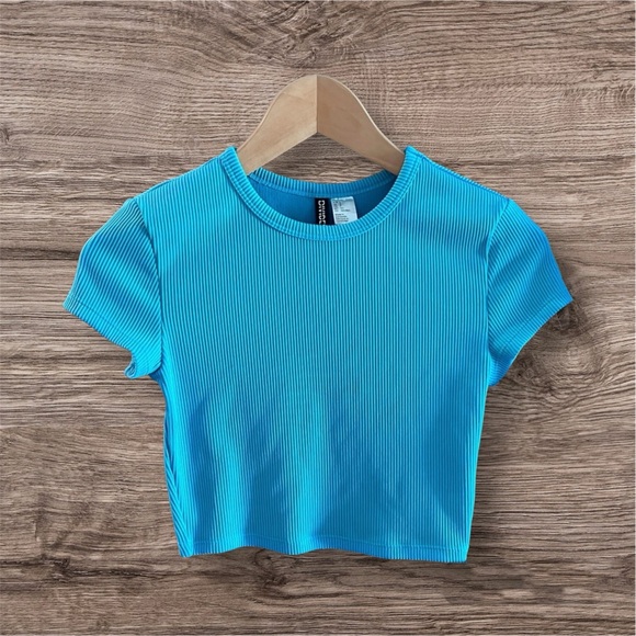 H&M Tops - H&M Divided Crop Top